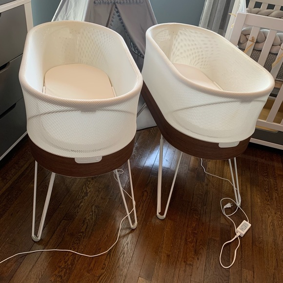 Happiest Baby Snoo Smart Sleeper Bassinet - Picture 3 of 5